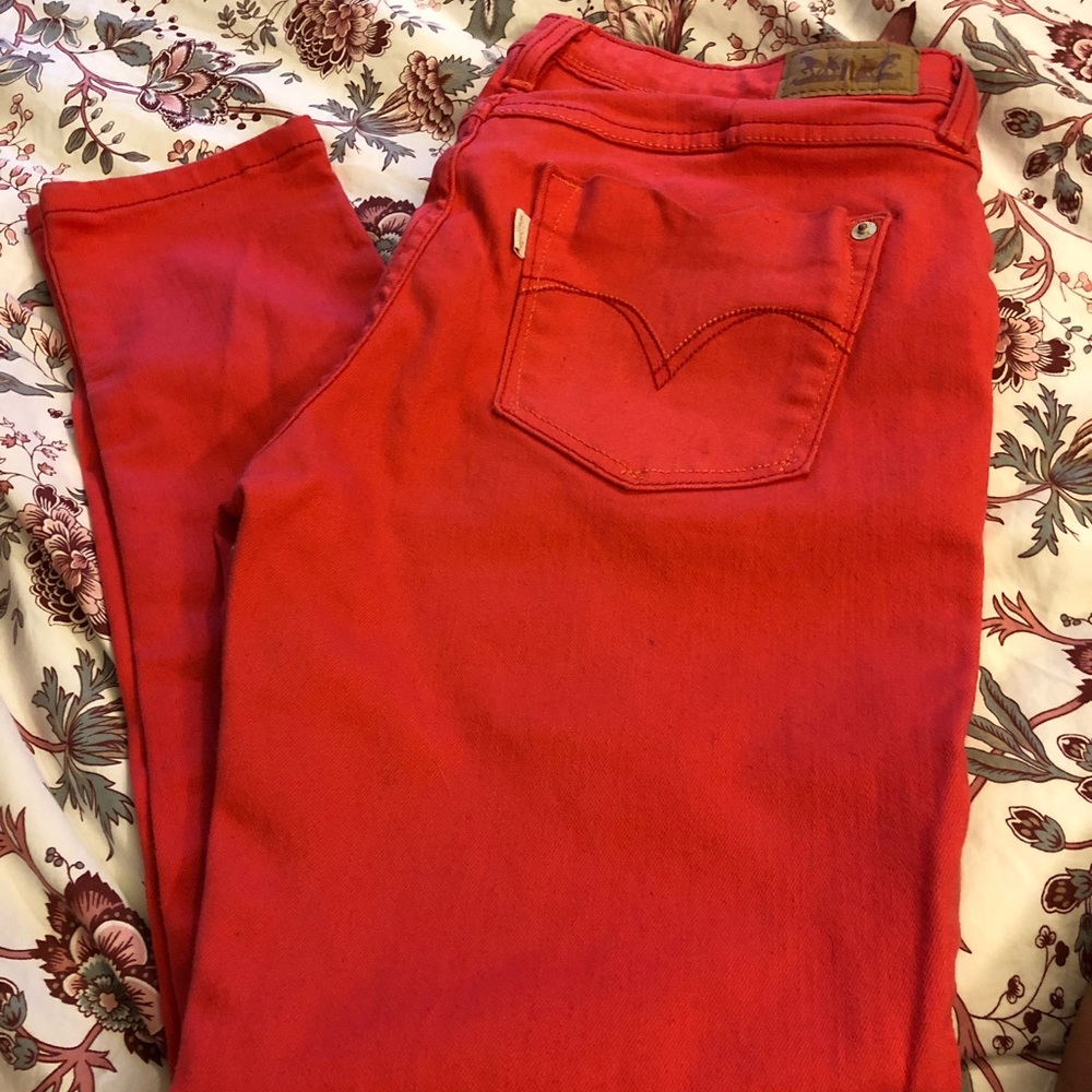 Hot pink skinny Levi’s